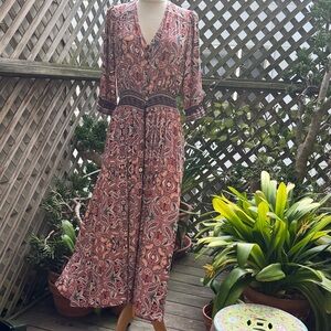 Paisley Boho Maxi Dress. Warm colors.
Size Medium. New with tags